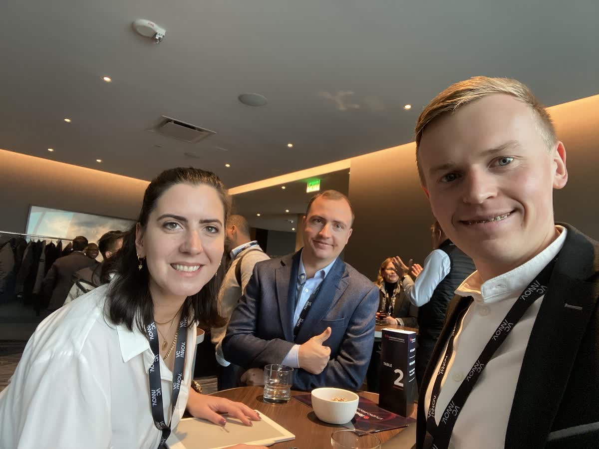 Fluvius engineers talking platform operations with peers in San Francisco